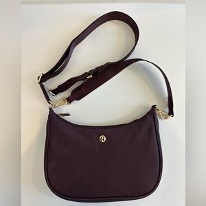 Lululemon City Essentials Small Shoulder Bag 3L Black Plum